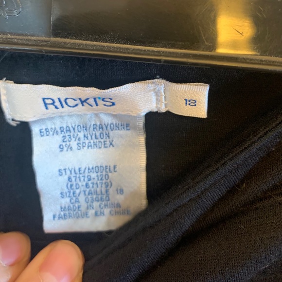 Adorable black skirt, sz18 - Picture 3 of 4